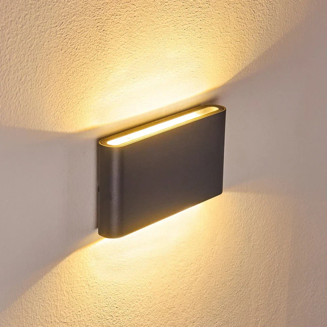 Minimalistyczna prostokątna zewnętrzna lampa ścienna – widok produktu 5 | Nuvira Home
