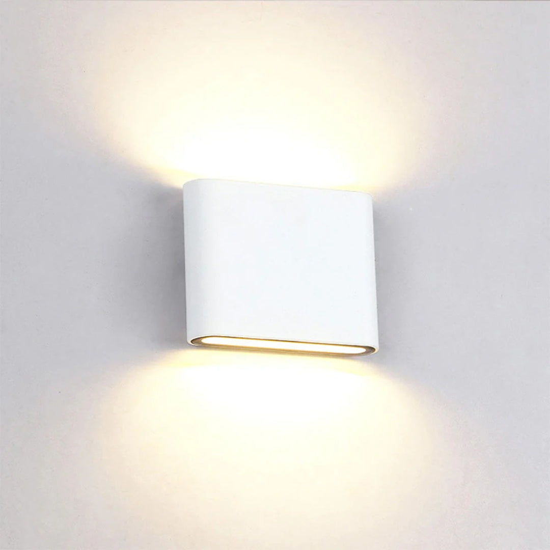 Minimalistyczna prostokątna zewnętrzna lampa ścienna – widok produktu 10 | Nuvira Home