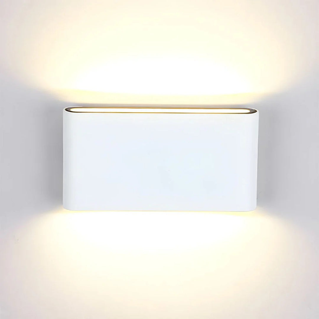 Minimalistyczna prostokątna zewnętrzna lampa ścienna – widok produktu 12 | Nuvira Home