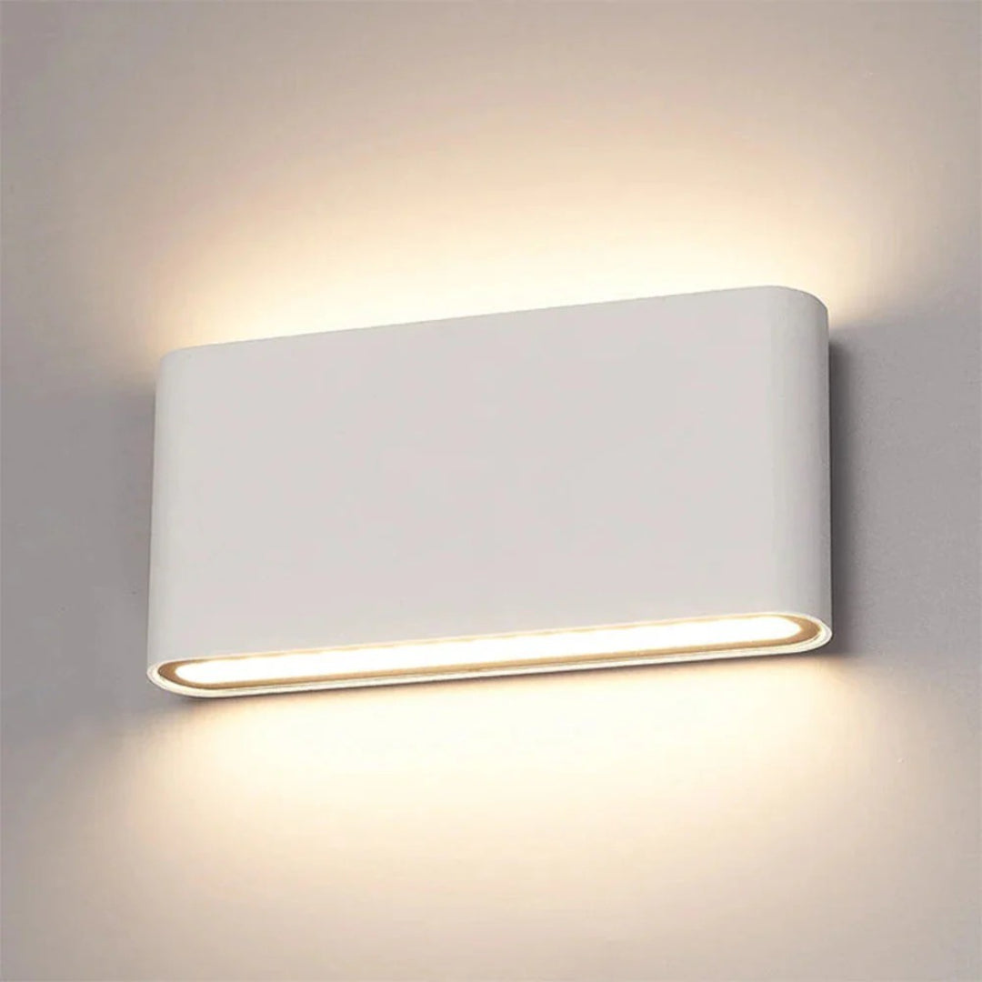 Minimalistyczna prostokątna zewnętrzna lampa ścienna – widok produktu 13 | Nuvira Home