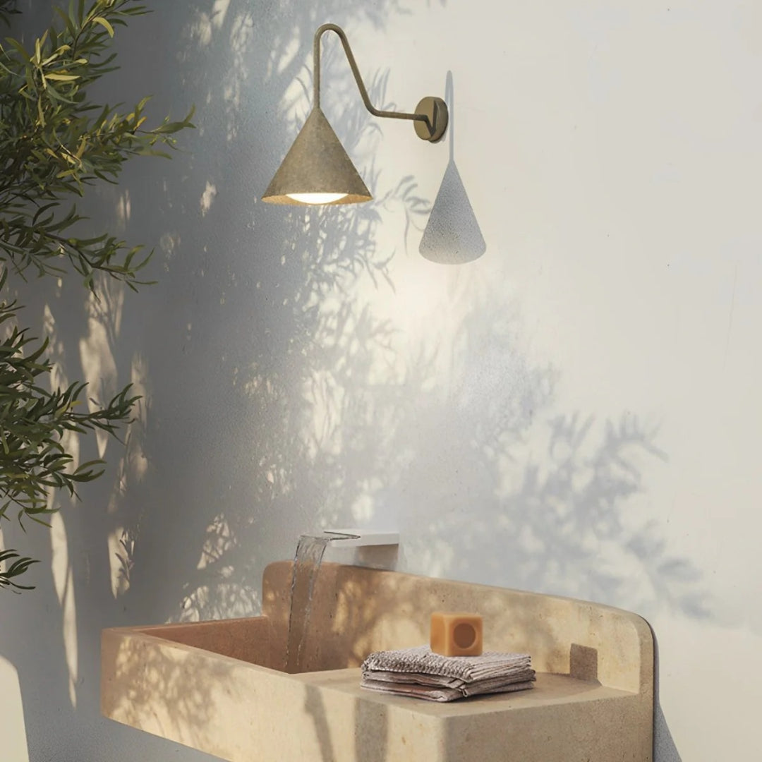 Minimalistyczna stożkowa zewnętrzna lampa ścienna – widok produktu 9 | Nuvira Home
