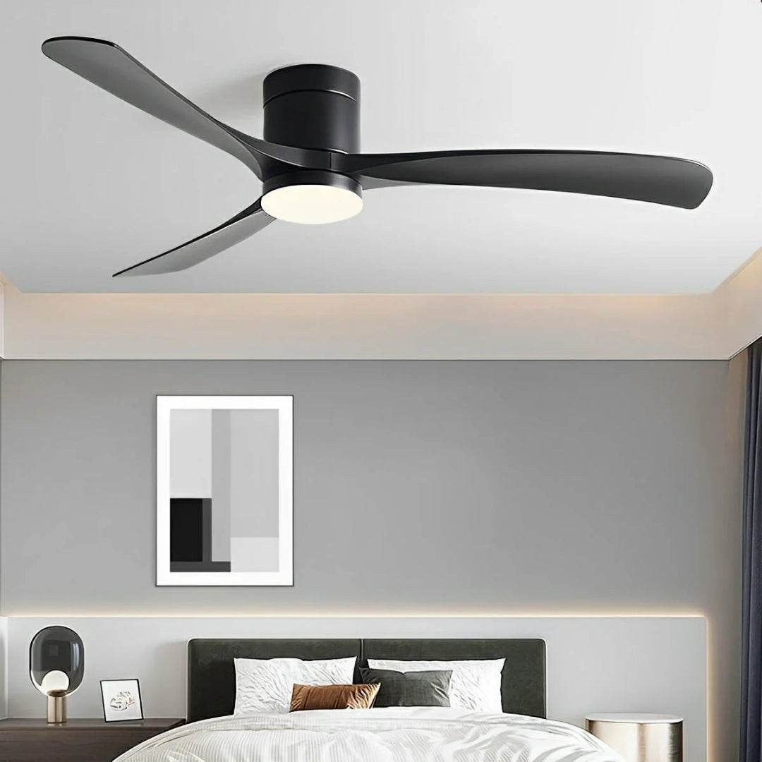 Minimalistyczny sufitowy wentylator z lampą LED – widok produktu 4 | Nuvira Home