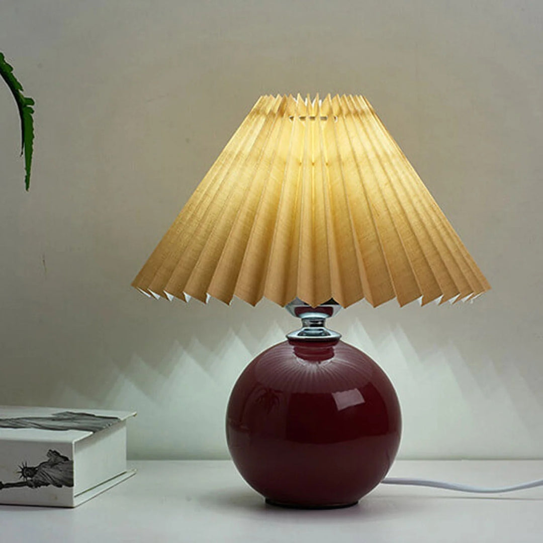 Nordycka ceramiczna plisowana lampka stołowa – widok produktu 15 | Nuvira Home