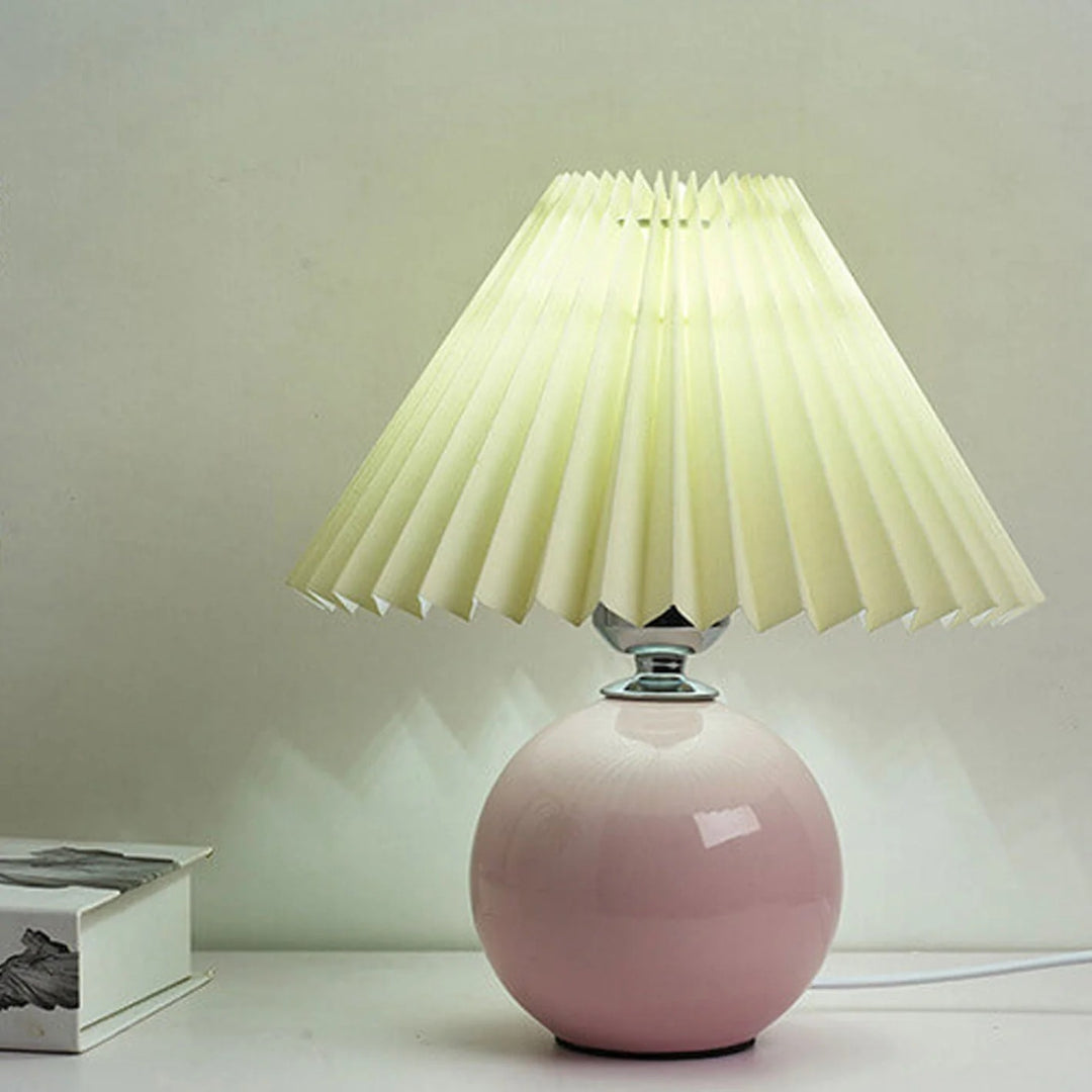 Nordycka ceramiczna plisowana lampka stołowa – widok produktu 21 | Nuvira Home