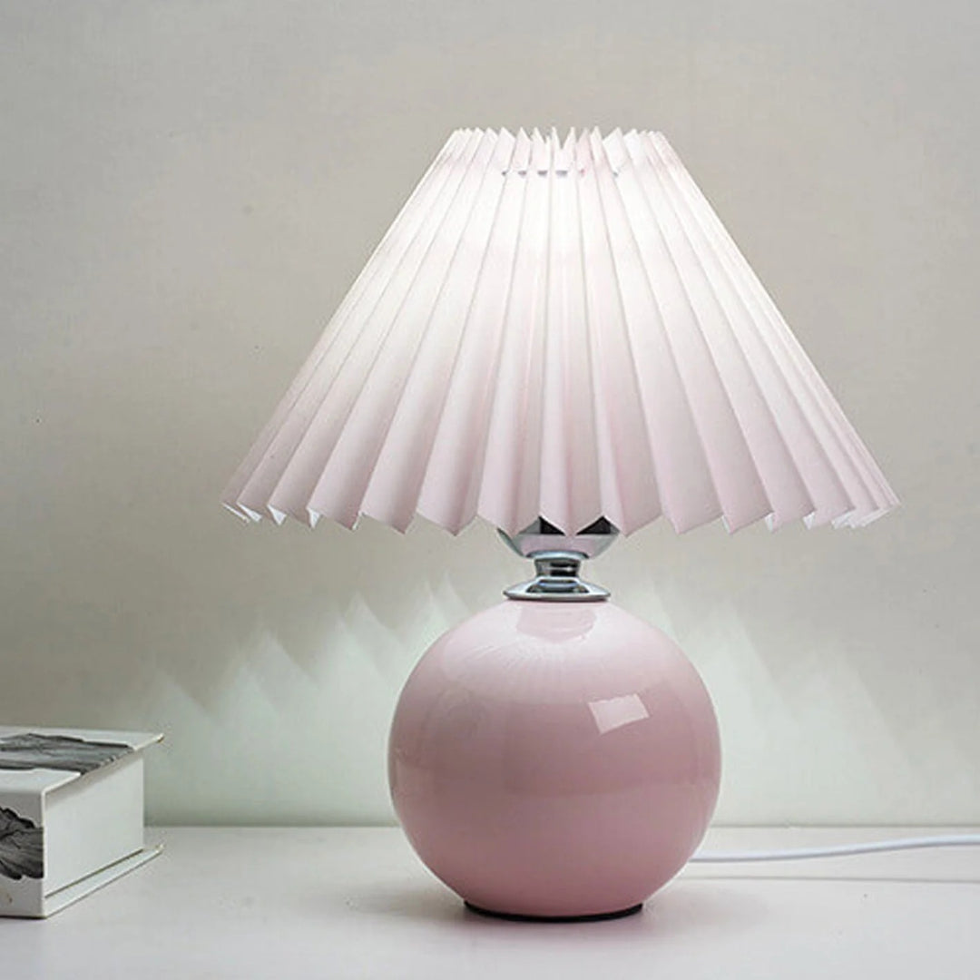 Nordycka ceramiczna plisowana lampka stołowa – widok produktu 22 | Nuvira Home