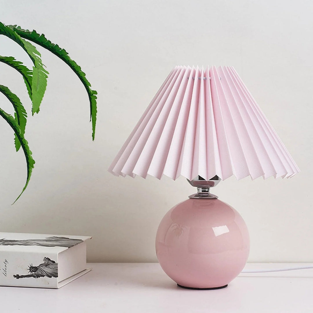 Nordycka ceramiczna plisowana lampka stołowa – widok produktu 27 | Nuvira Home