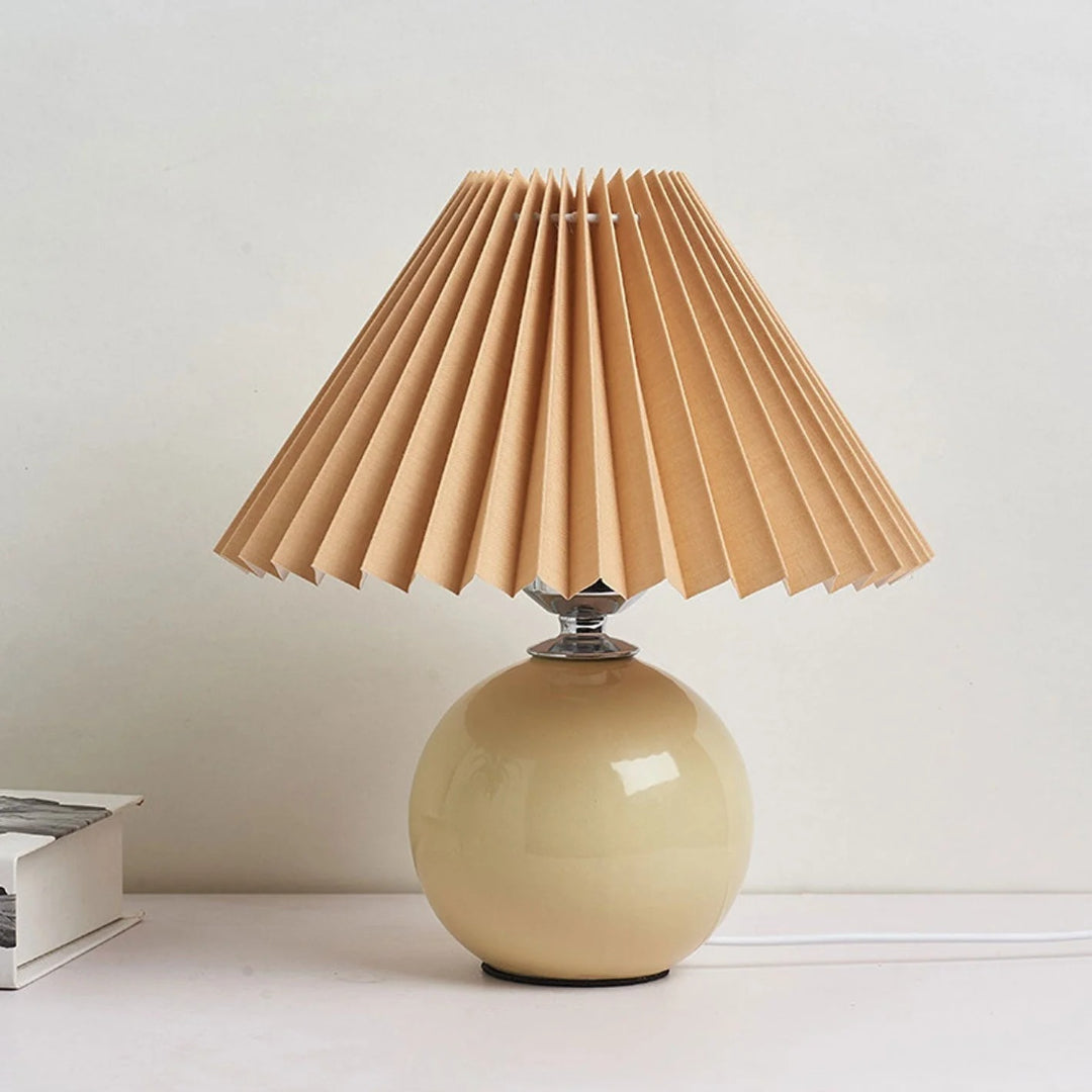 Nordycka ceramiczna plisowana lampka stołowa – widok produktu 32 | Nuvira Home