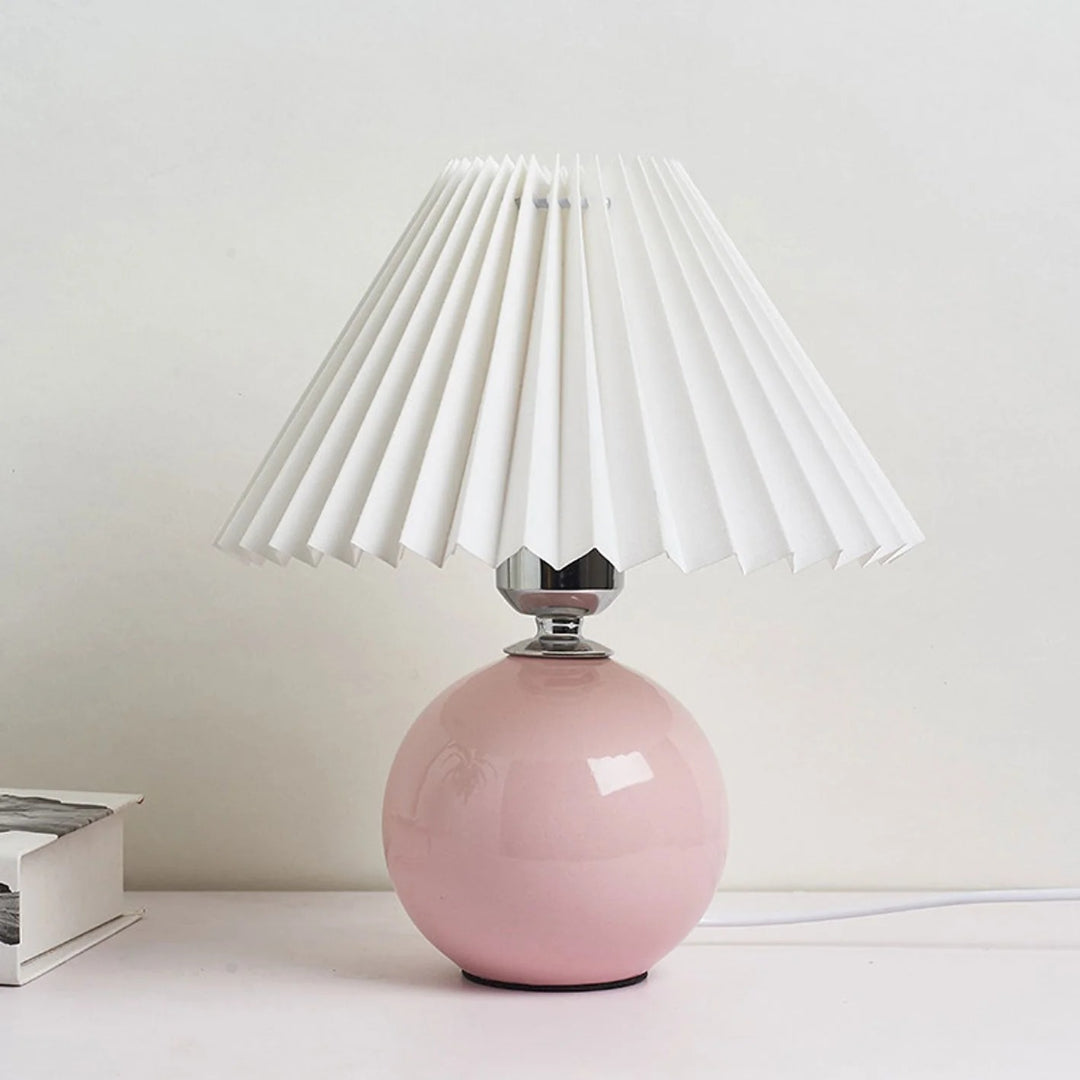 Nordycka ceramiczna plisowana lampka stołowa – widok produktu 37 | Nuvira Home