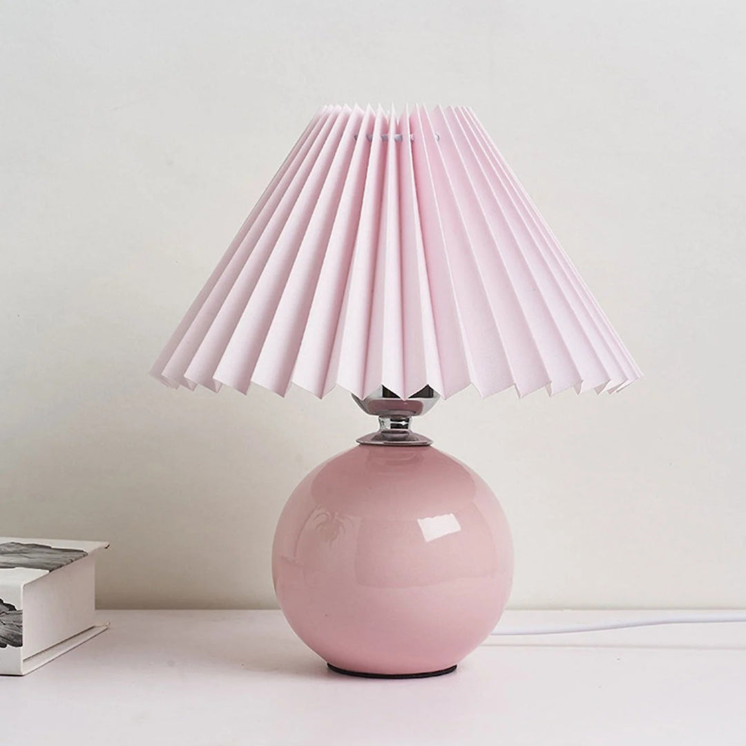 Nordycka ceramiczna plisowana lampka stołowa – widok produktu 38 | Nuvira Home