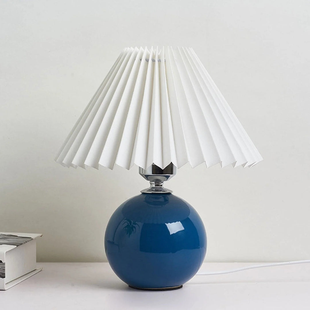 Nordycka ceramiczna plisowana lampka stołowa – widok produktu 44 | Nuvira Home