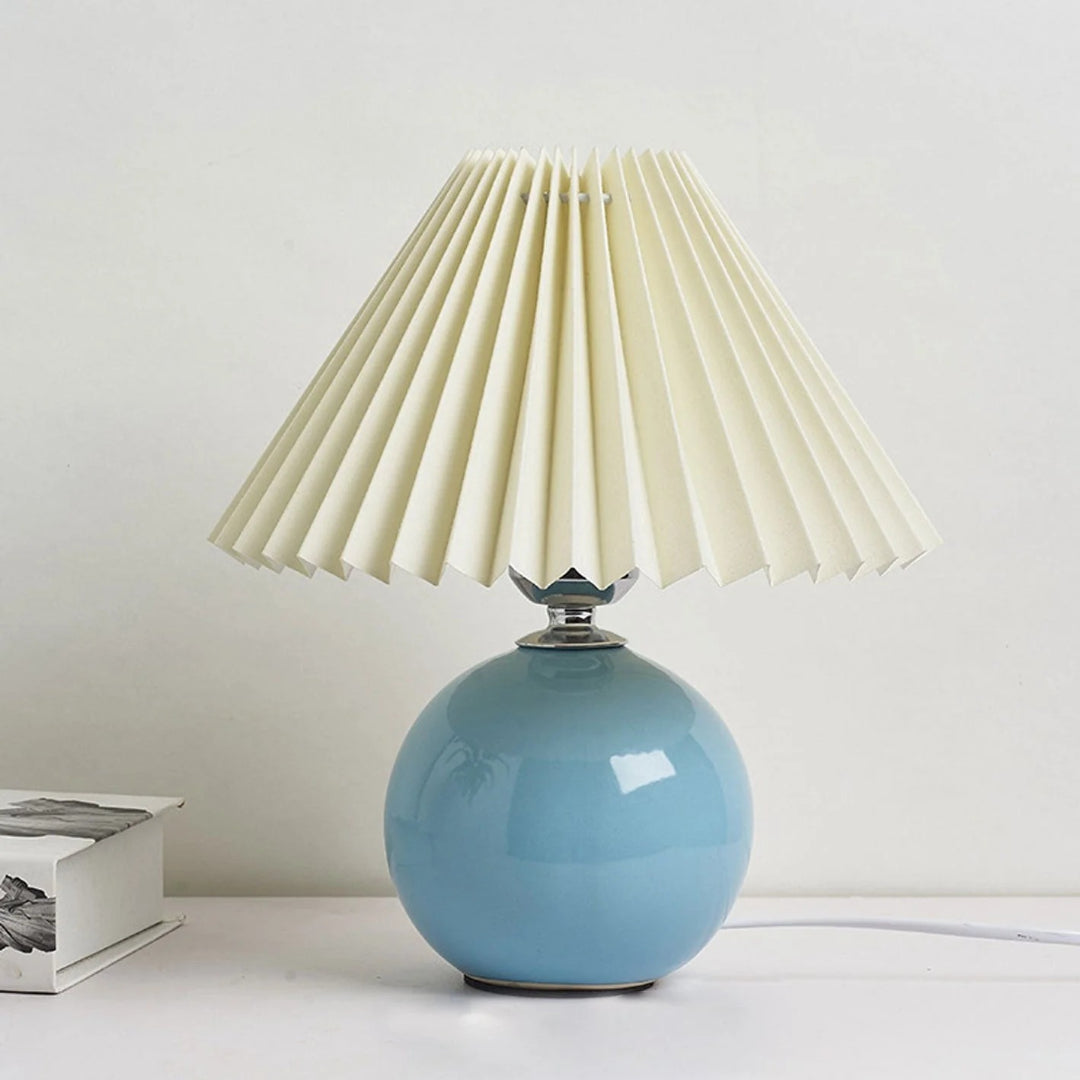 Nordycka ceramiczna plisowana lampka stołowa – widok produktu 47 | Nuvira Home