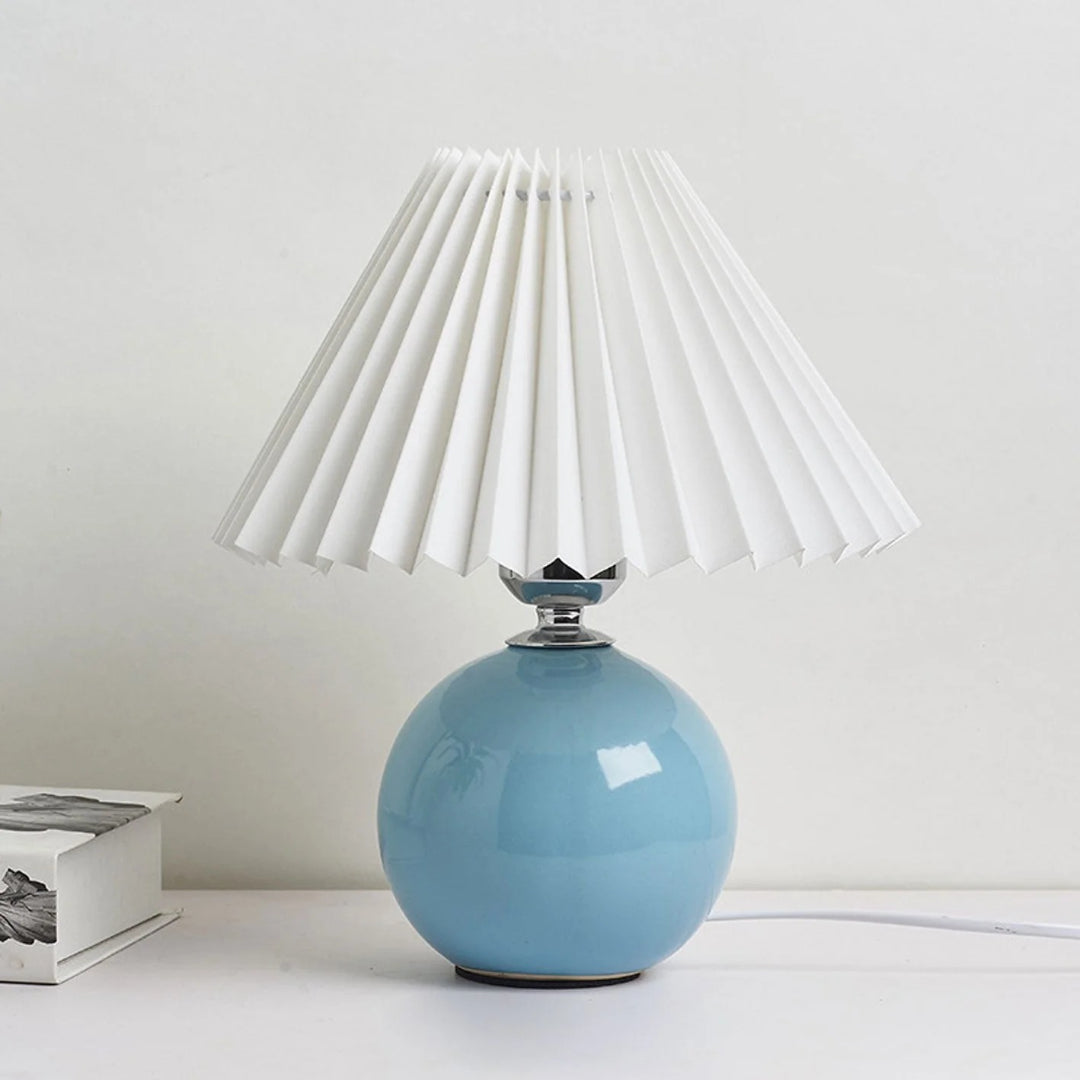 Nordycka ceramiczna plisowana lampka stołowa – widok produktu 48 | Nuvira Home