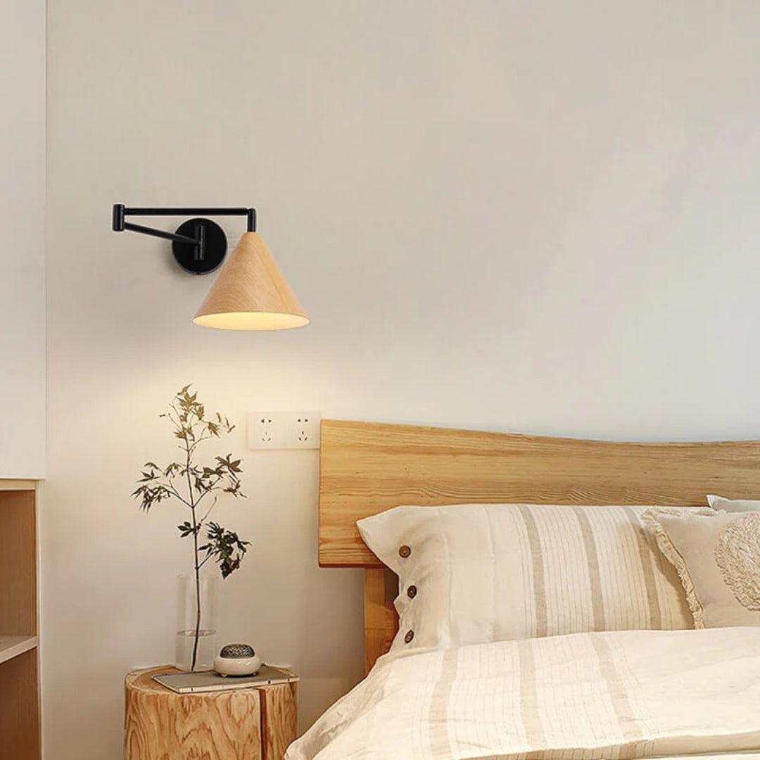 Nordycka drewniana stożkowa lampa ścienna – widok produktu 2 | Nuvira Home