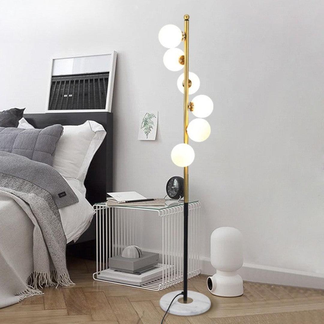 Nordycka Podłogowa Lampa Ze Szklaną Kulą – widok produktu 7 | Nuvira Home