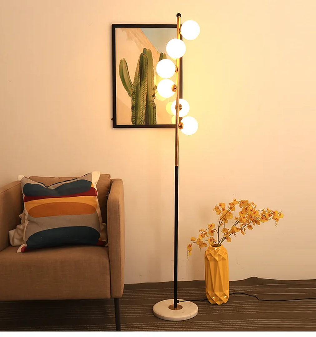 Nordycka Podłogowa Lampa Ze Szklaną Kulą – widok produktu 11 | Nuvira Home