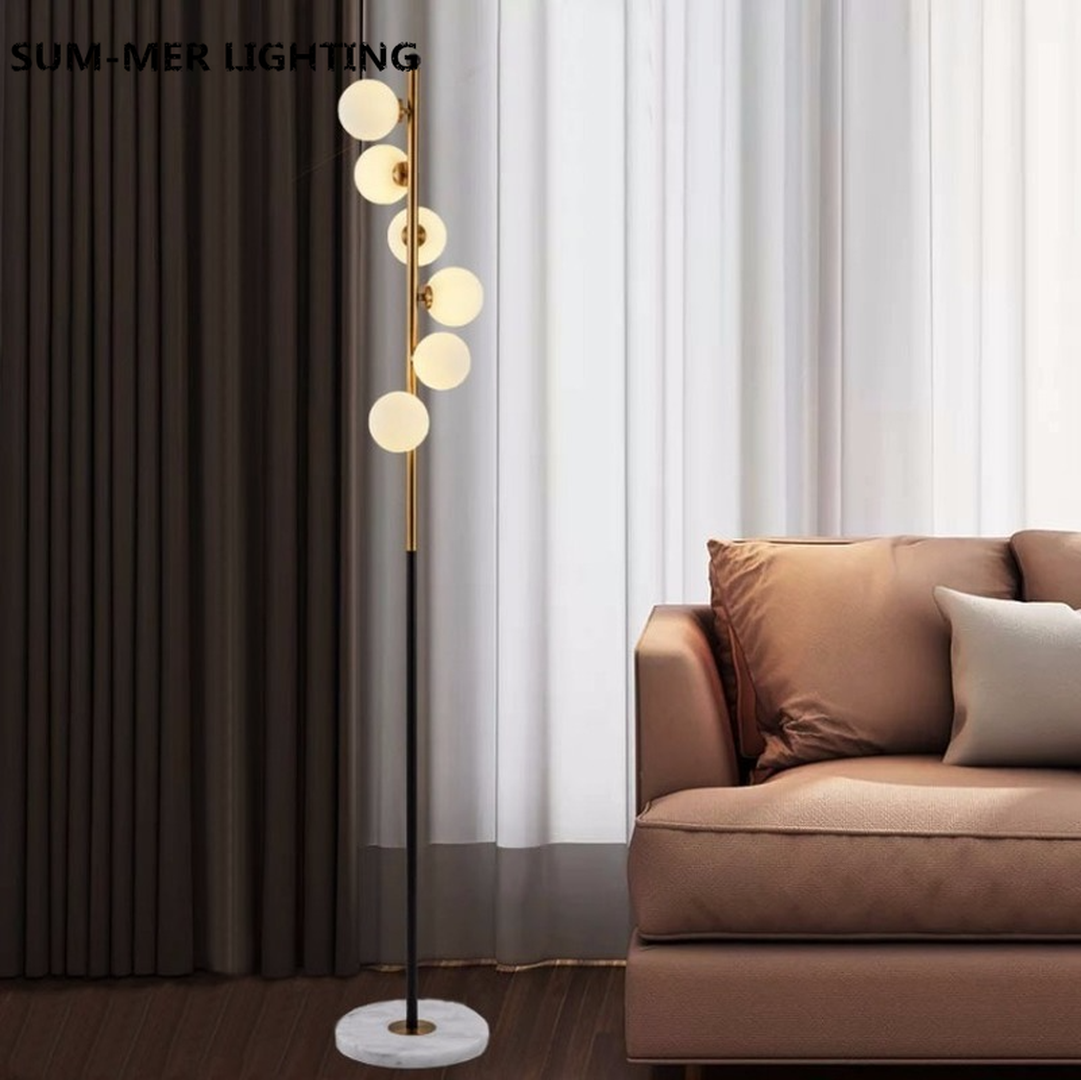 Nordycka Podłogowa Lampa Ze Szklaną Kulą – widok produktu 16 | Nuvira Home