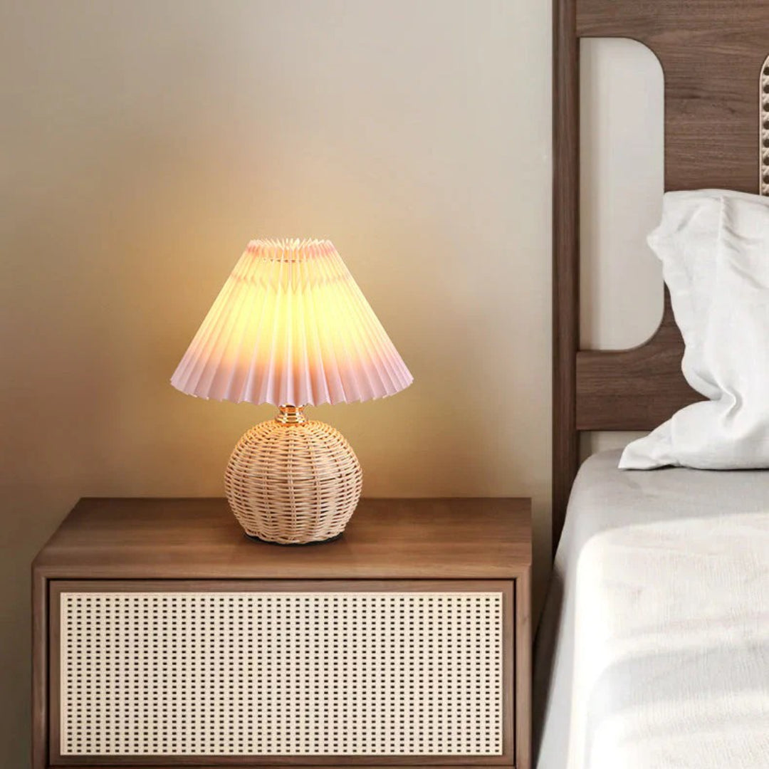 Nordycka rattanowa plisowana lampka stołowa – widok produktu 5 | Nuvira Home