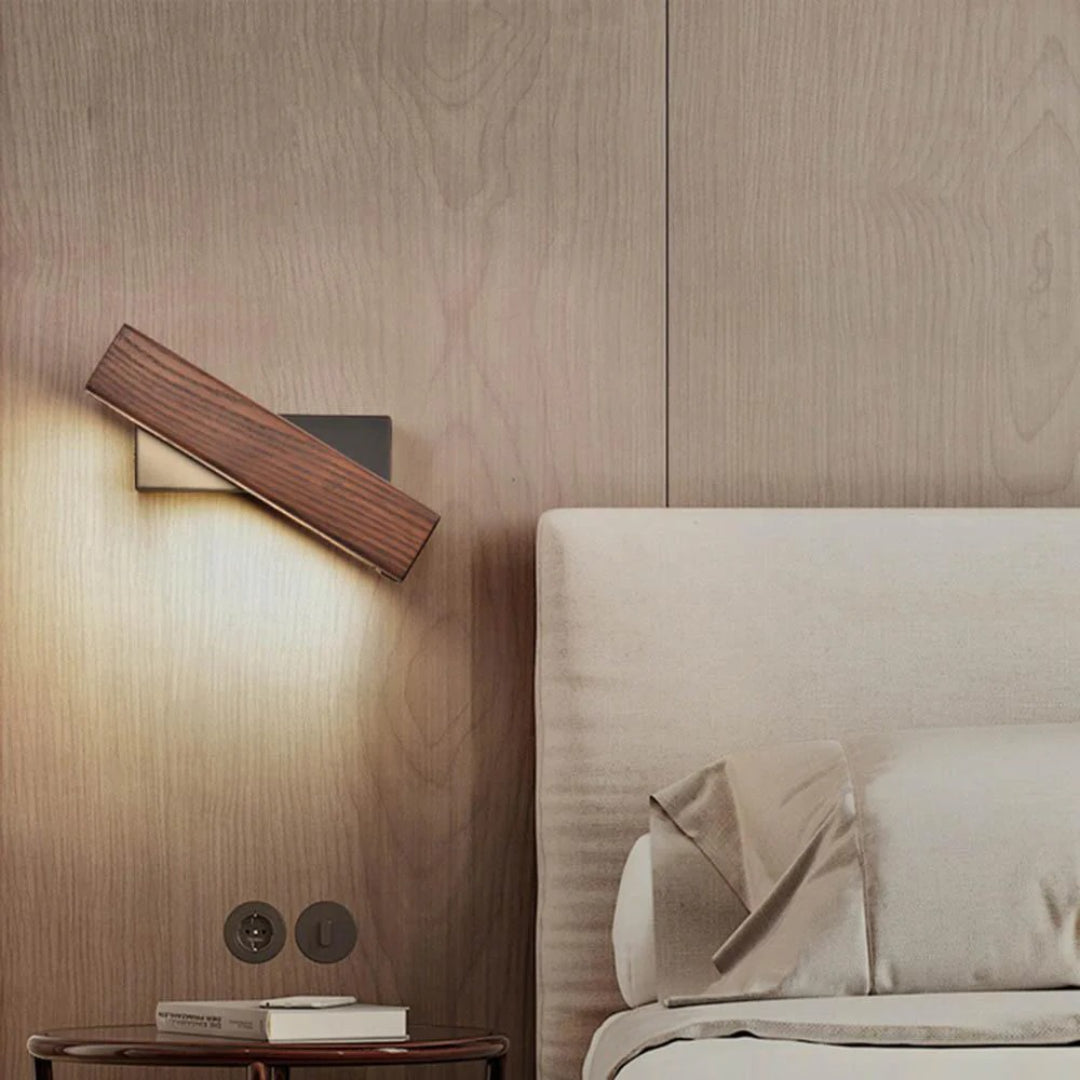 Nowoczesna drewniana obrotowa lampa ścienna – widok produktu 3 | Nuvira Home