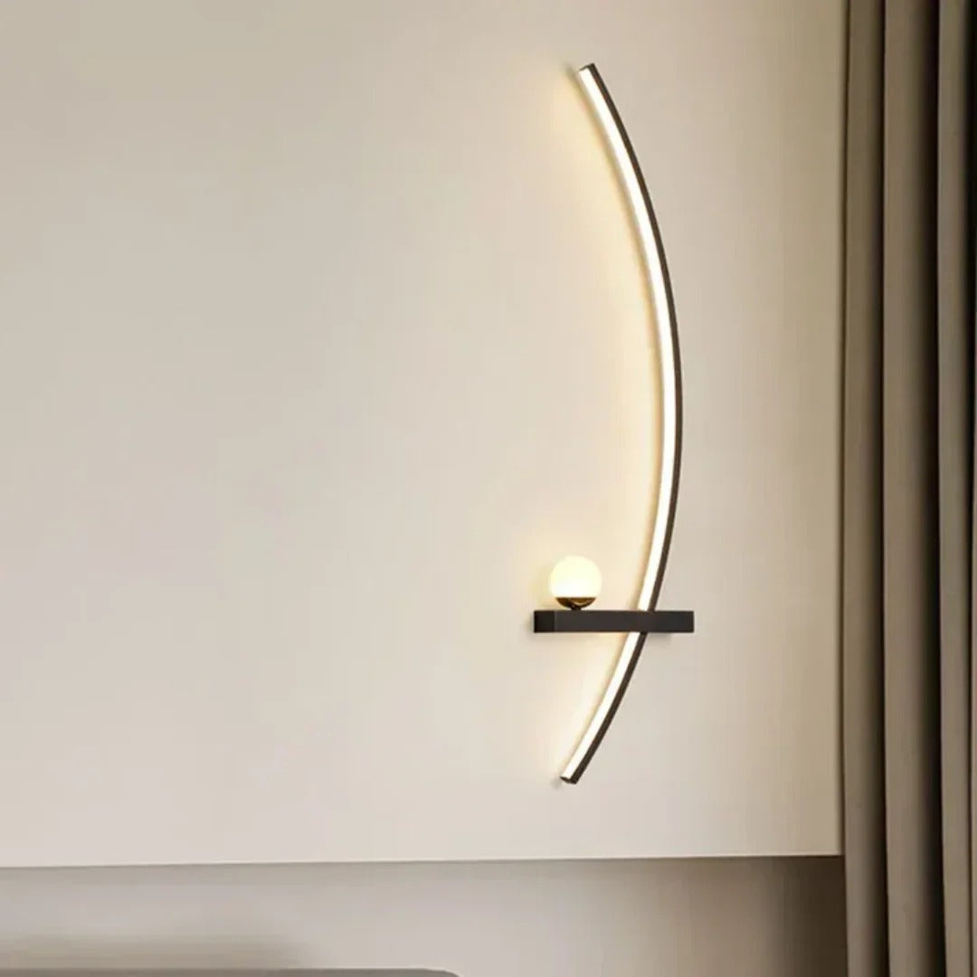 Nowoczesna mosiężna łukowa lampa ścienna – widok produktu 2 | Nuvira Home