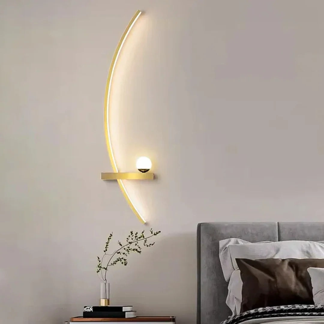 Nowoczesna mosiężna łukowa lampa ścienna – widok produktu 6 | Nuvira Home