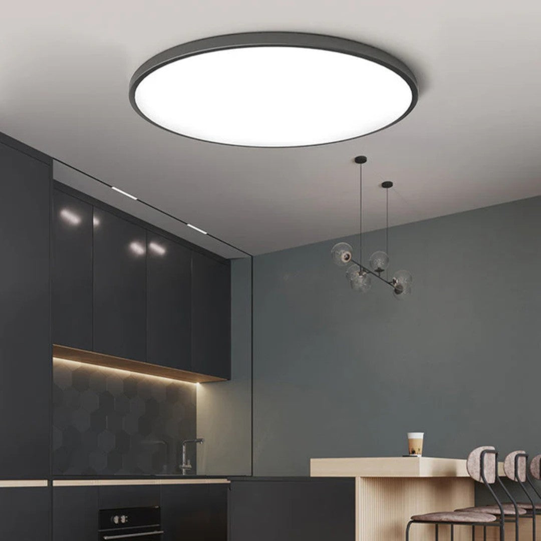 Nowoczesna Okrągła Lampa Sufitowa z Minimalistycznym Designem LED – widok produktu 6 | Nuvira Home