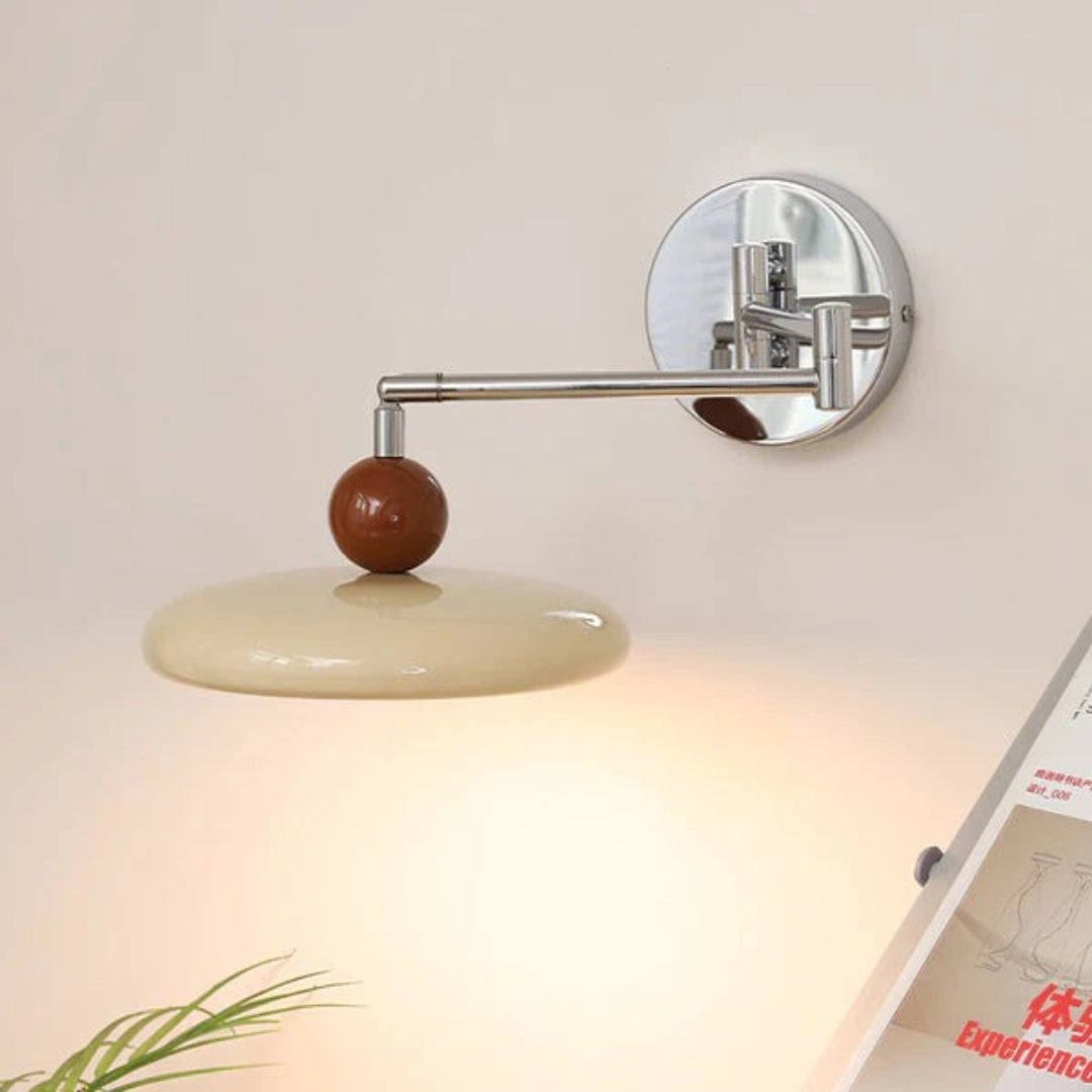 Nowoczesna regulowana szklana lampa ścienna – widok produktu 1 | Nuvira Home