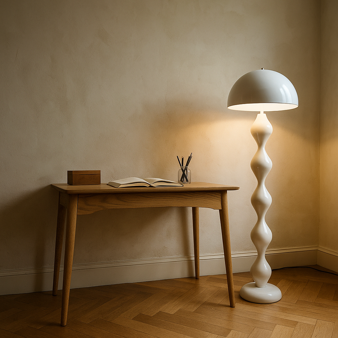Nowoczesna smukła lampa podłogowa – Styl skandynawski do wnętrz – widok produktu 1 | Nuvira Home