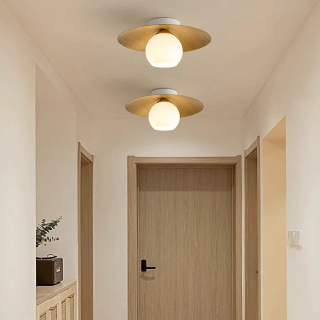 Nowoczesna sufitowa lampa z kulą szklaną – widok produktu 5 | Nuvira Home