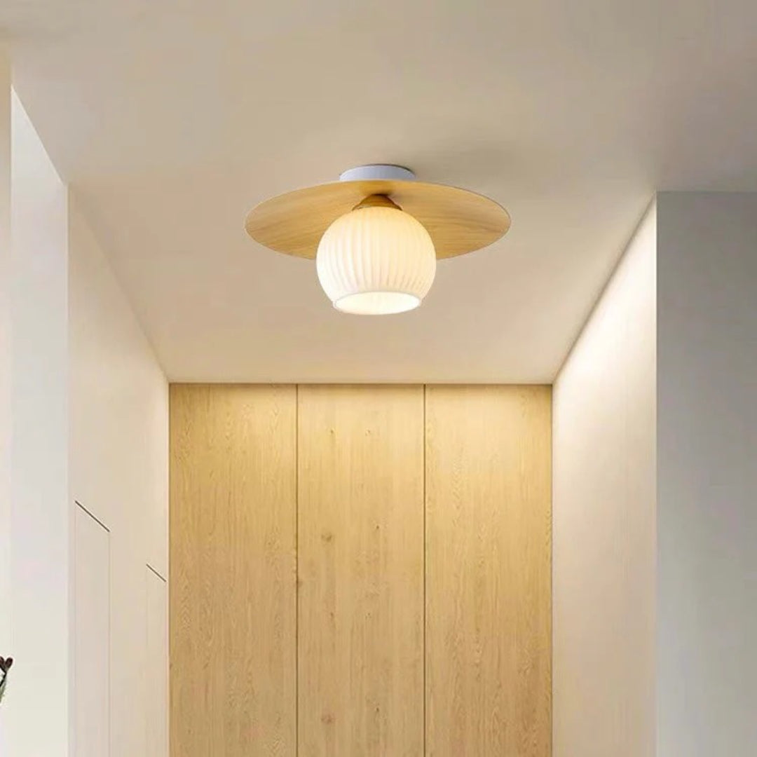 Nowoczesna sufitowa lampa z kulą szklaną – widok produktu 8 | Nuvira Home
