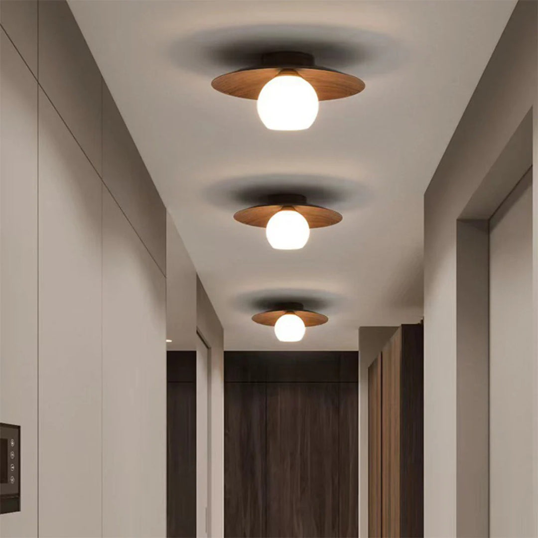 Nowoczesna sufitowa lampa z kulą szklaną – widok produktu 11 | Nuvira Home