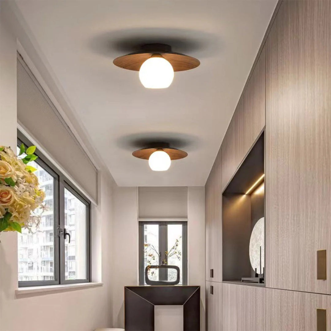 Nowoczesna sufitowa lampa z kulą szklaną – widok produktu 12 | Nuvira Home