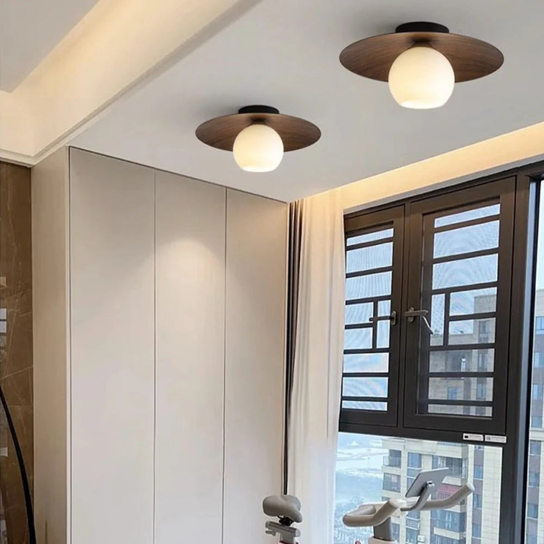 Nowoczesna sufitowa lampa z kulą szklaną – widok produktu 14 | Nuvira Home