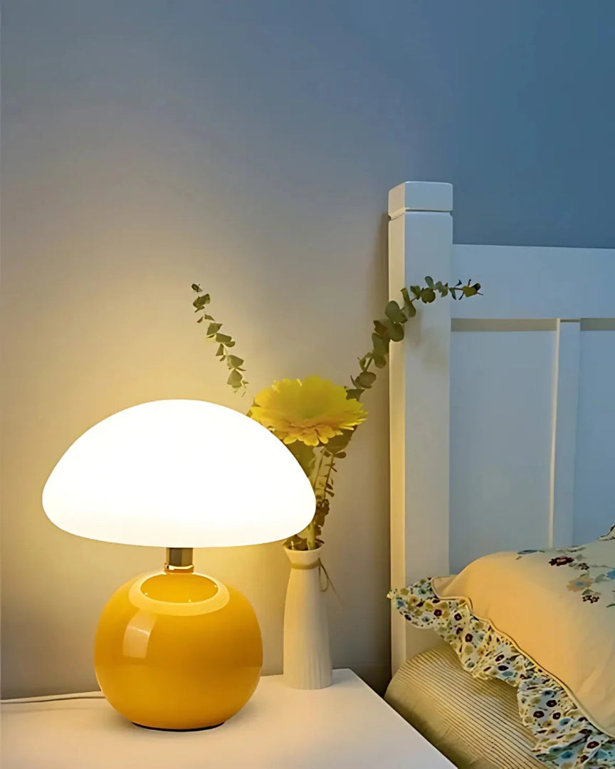 Okrągła ceramiczna lampa stołowa z wykończeniem szklanym – widok produktu 12 | Nuvira Home