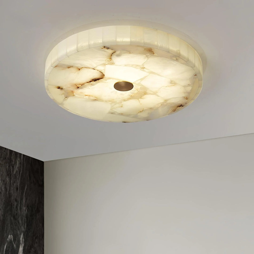 Okrągła lampa sufitowa z alabastru o naturalnym wyglądzie – widok produktu 7 | Nuvira Home