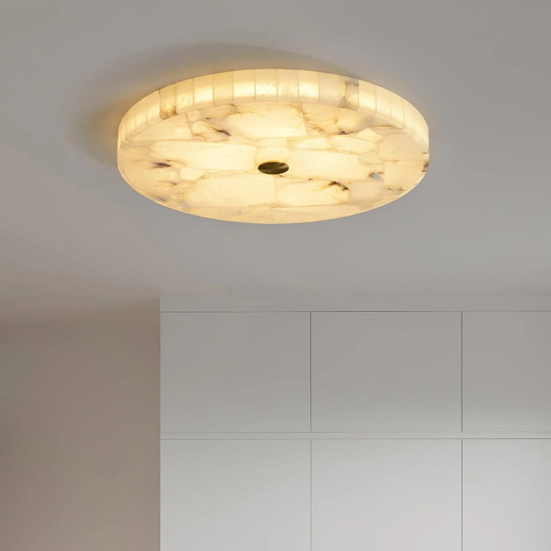 Okrągła lampa sufitowa z alabastru o naturalnym wyglądzie – widok produktu 9 | Nuvira Home