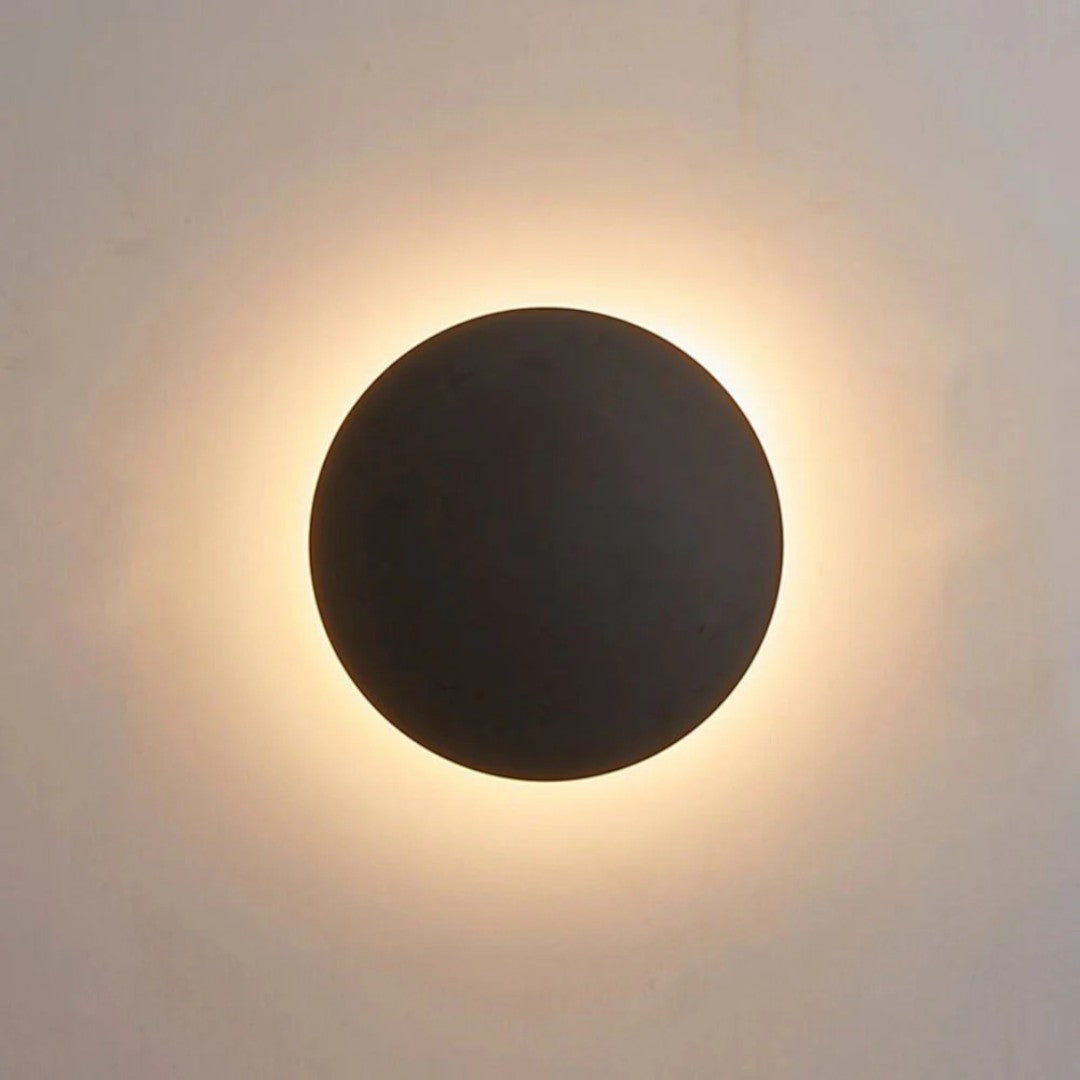 Okrągła Metalowa Lampa Ścienna LED – Stylowa – widok produktu 4 | Nuvira Home