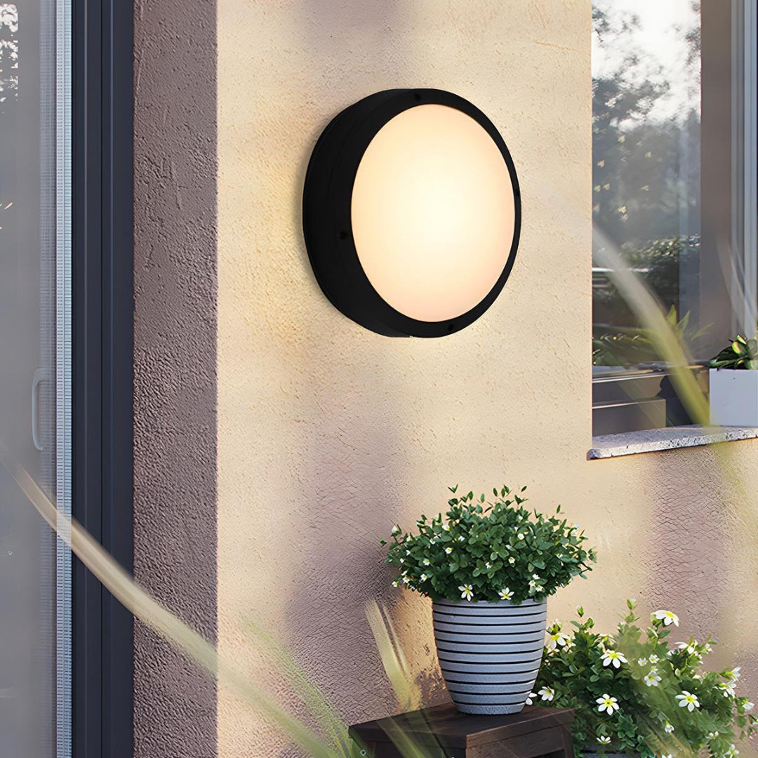 Okrągła zewnętrzna lampa ścienna LED – widok produktu 1 | Nuvira Home