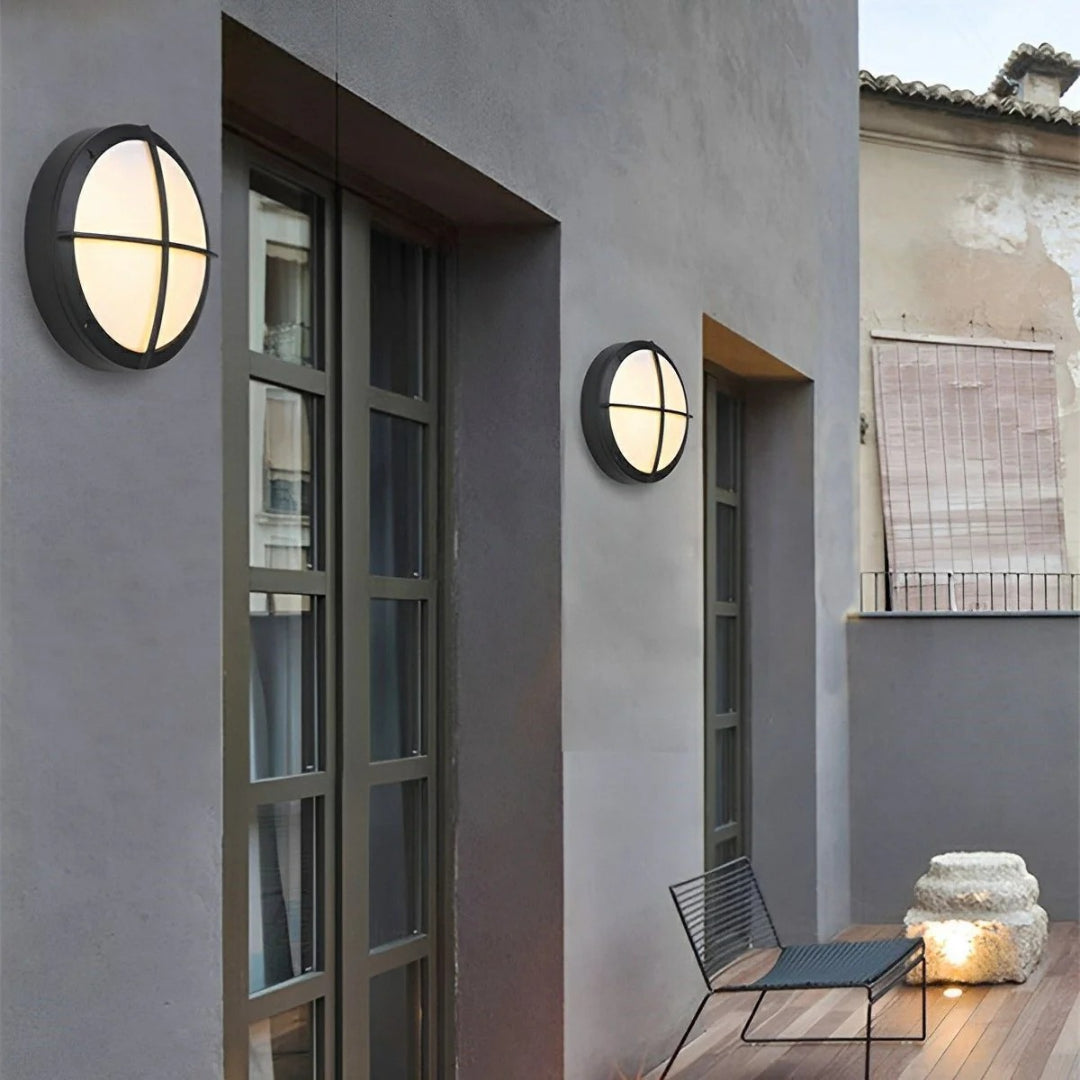 Okrągła zewnętrzna lampa ścienna LED – widok produktu 2 | Nuvira Home