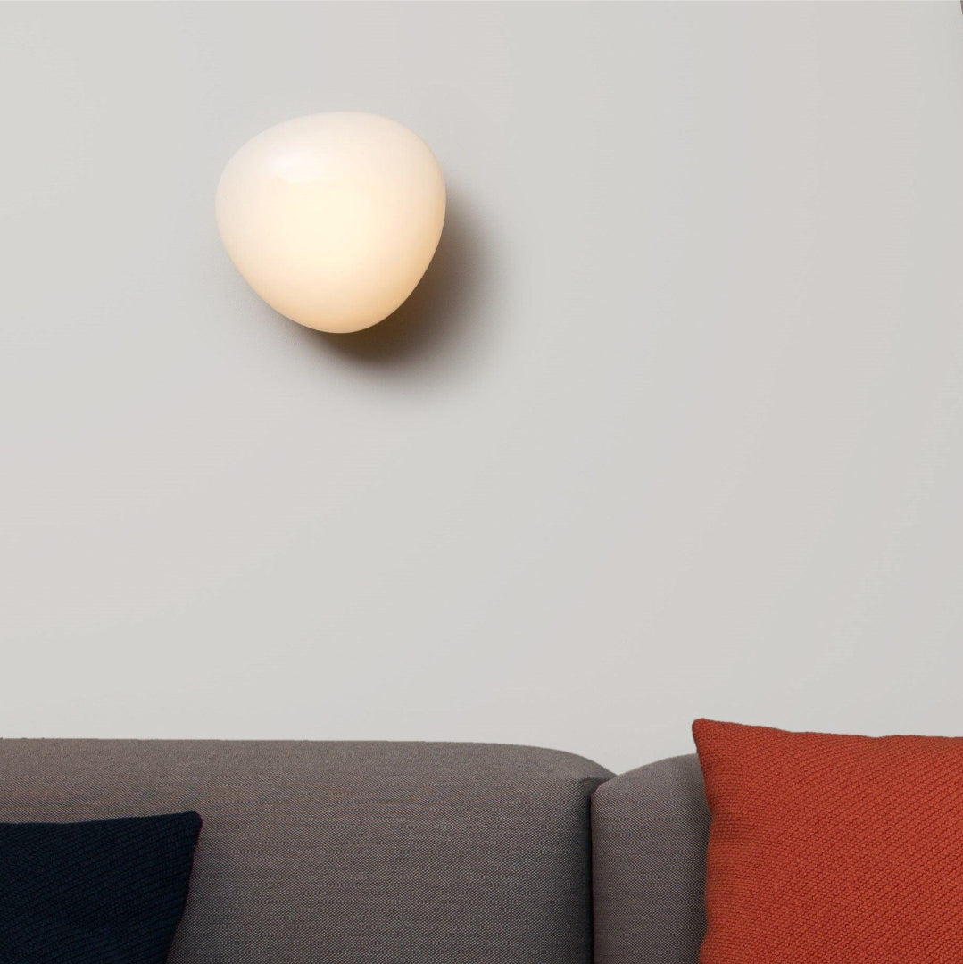Organiczna minimalistyczna lampa ścienna – widok produktu 11 | Nuvira Home