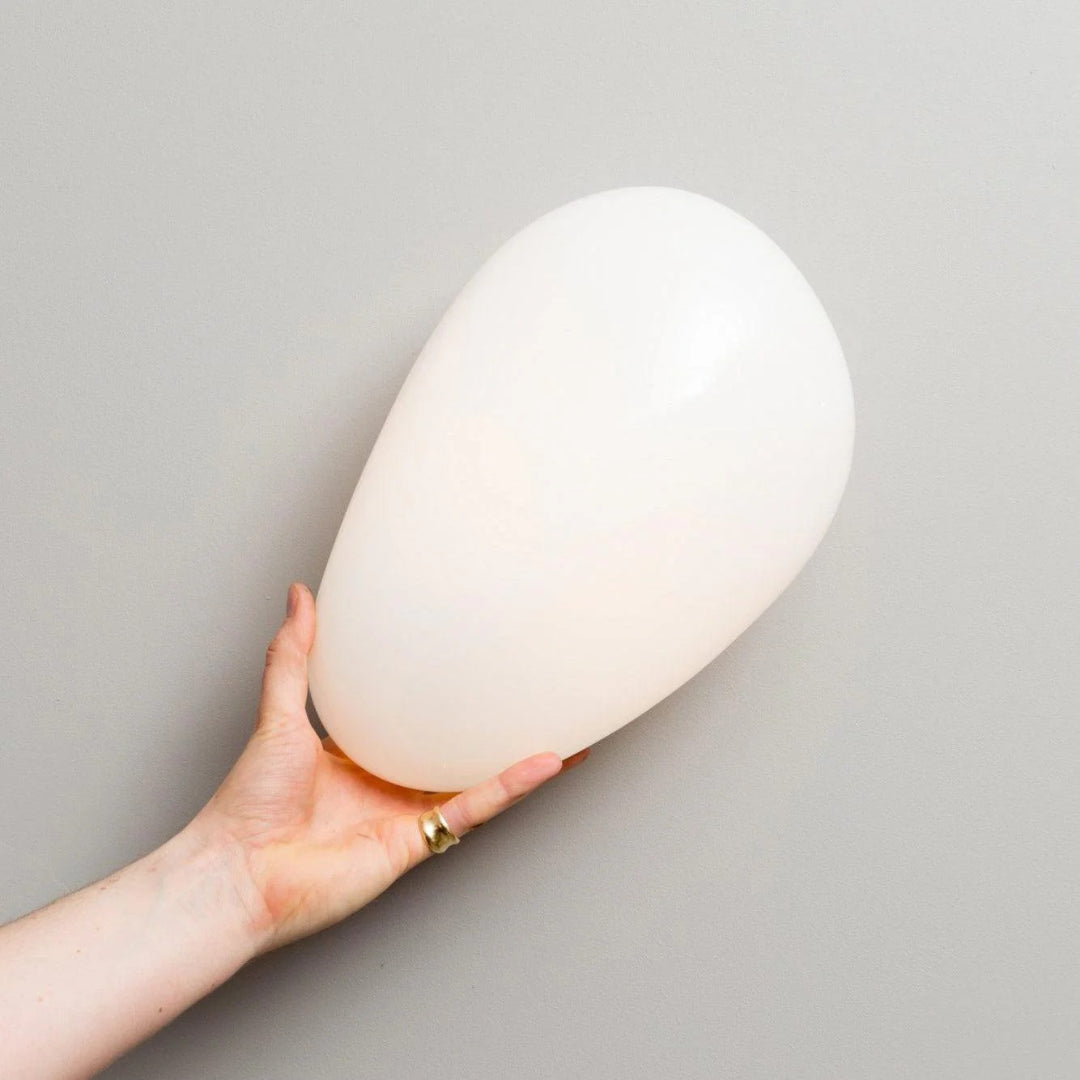 Organiczna minimalistyczna lampa ścienna – widok produktu 19 | Nuvira Home