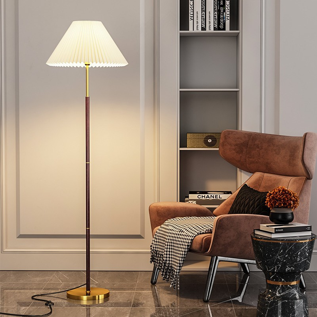 Plisowana Lampa Podłogowa Z Papieru Ryżowego Ze Smukłym Stojakiem – widok produktu 5 | Nuvira Home