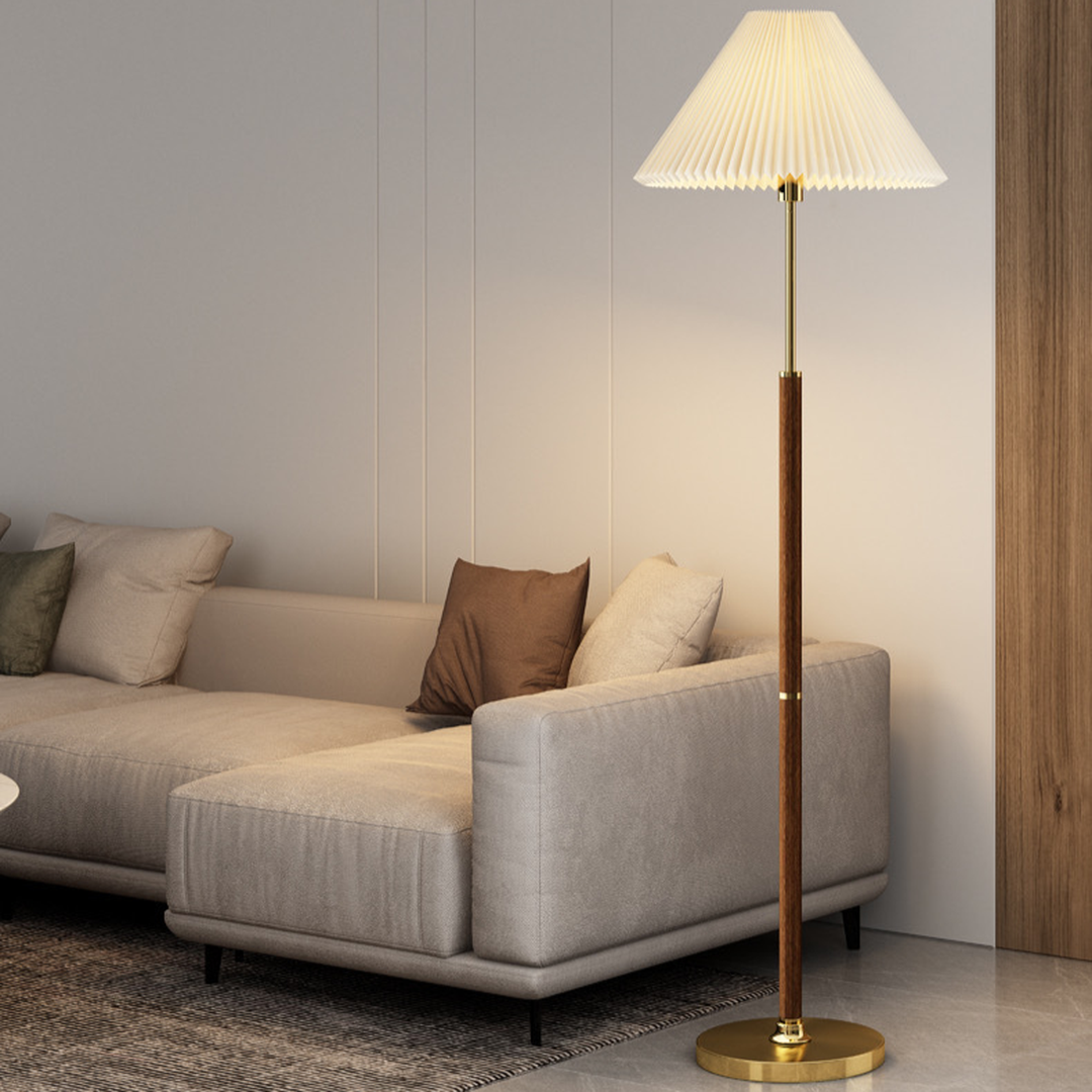 Plisowana Lampa Podłogowa Z Papieru Ryżowego Ze Smukłym Stojakiem – widok produktu 10 | Nuvira Home