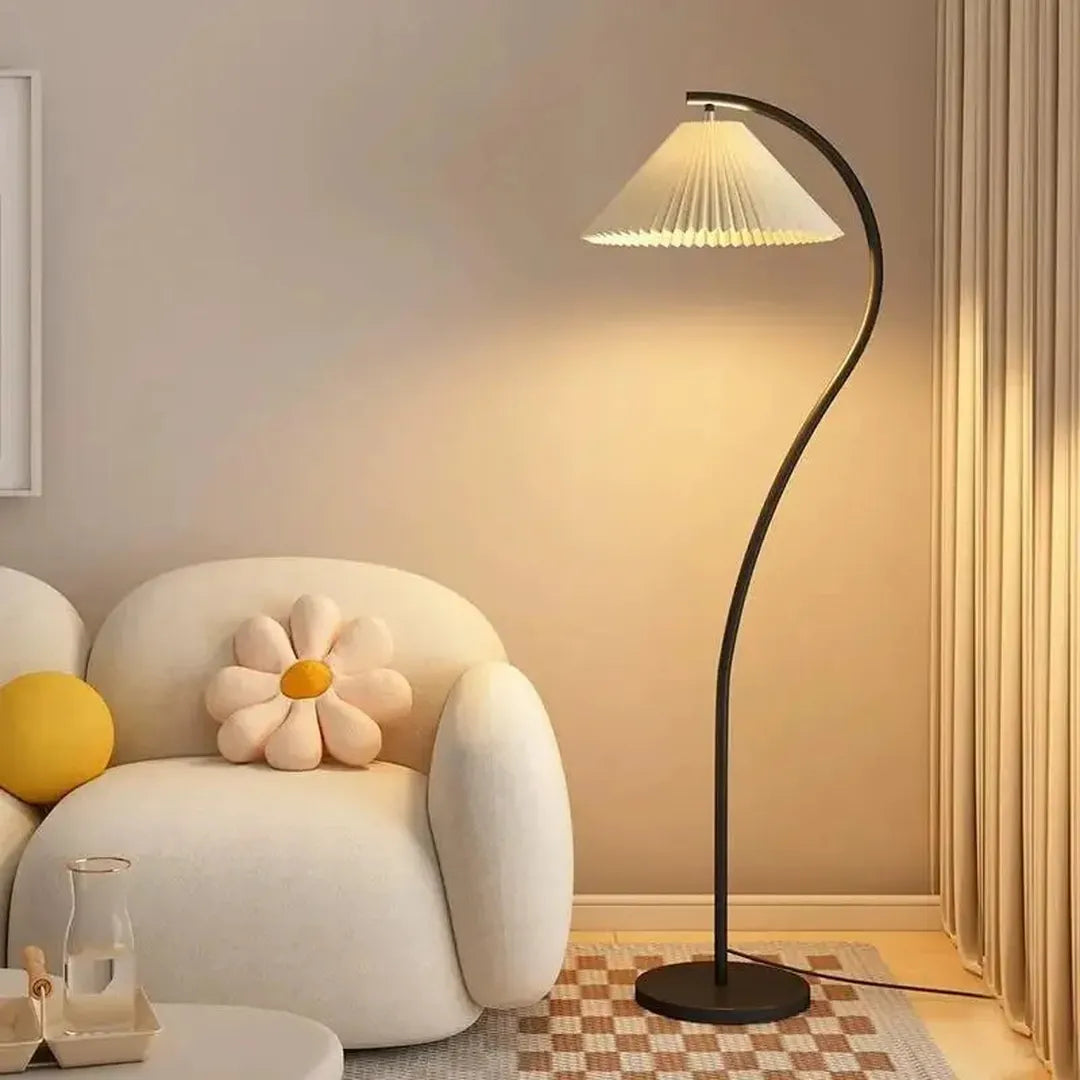 Podłogowa Lampa LED Z Tkaniny Do Nastrojowego Oświetlenia Salonu – widok produktu 3 | Nuvira Home