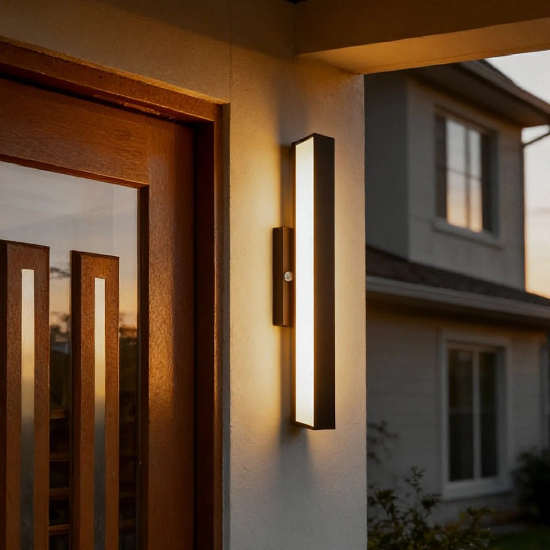 Prostokątna lampa ścienna z czujnikiem ruchu – widok produktu 3 | Nuvira Home
