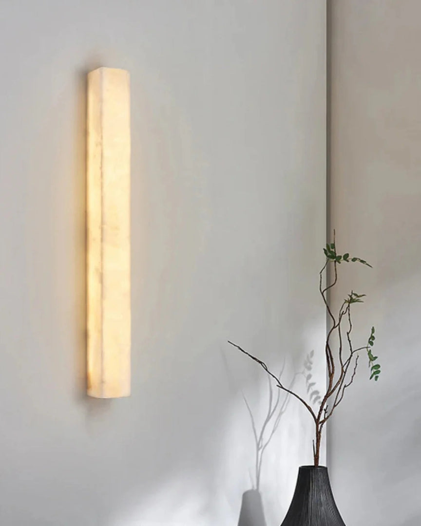 Prostokątna lampa ścienna z naturalnego kamienia do montażu na ścianie – widok produktu 6 | Nuvira Home