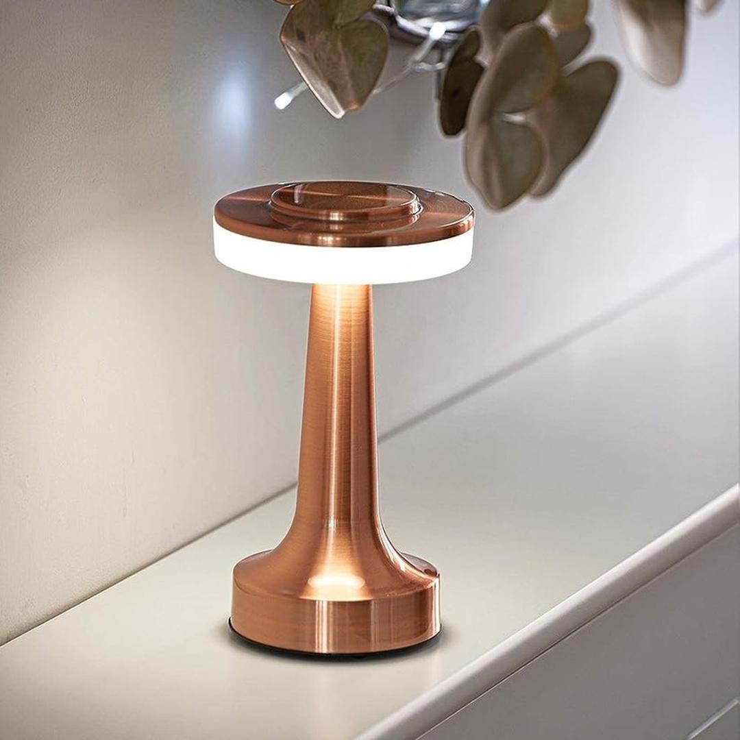 Przenośna Bezprzewodowa Metalowa Lampa Stołowa Z Akumulatorem – widok produktu 3 | Nuvira Home