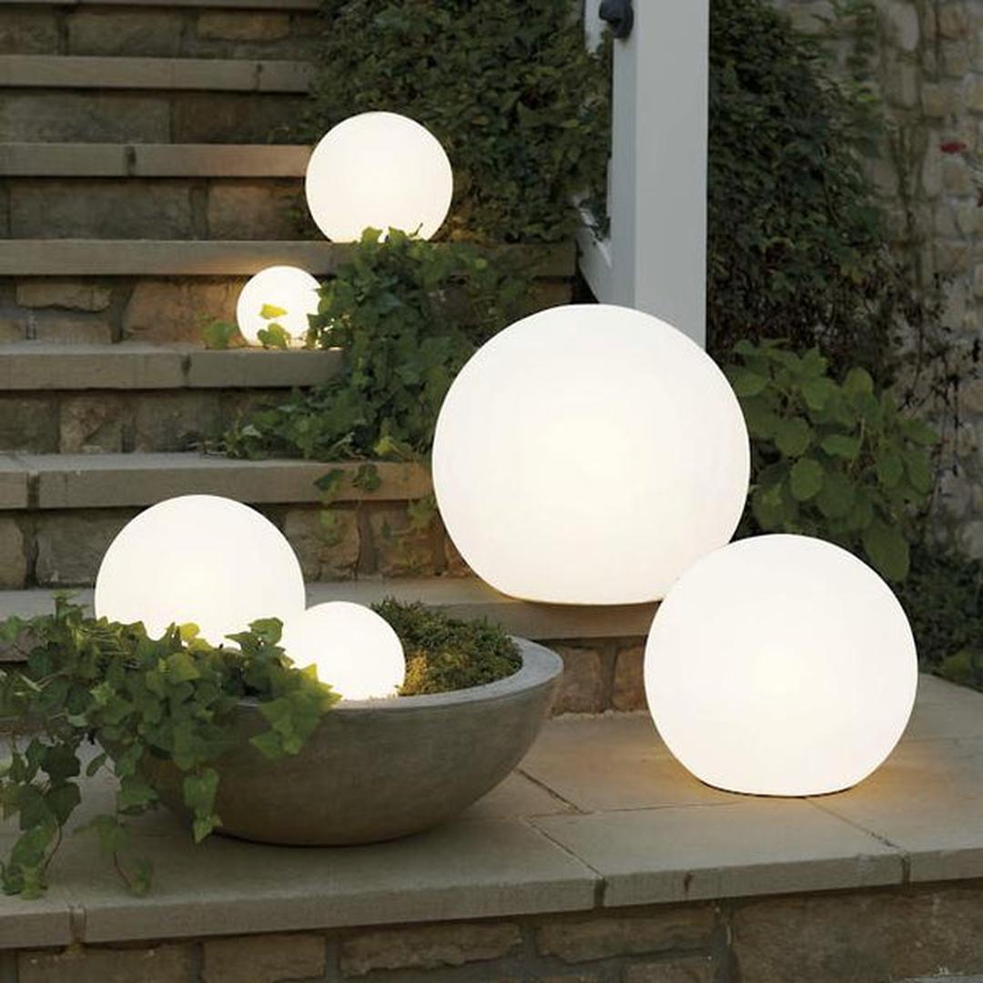 Przenośna Zewnętrzna Lampa Kulista – widok produktu 2 | Nuvira Home
