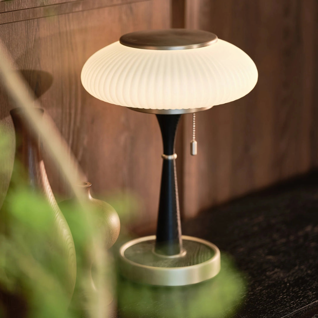 Retro drewniana lampa stołowa – widok produktu 4 | Nuvira Home