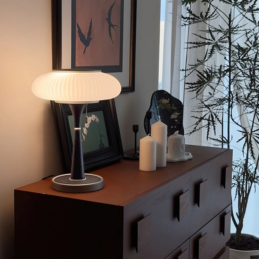 Retro drewniana lampa stołowa – widok produktu 8 | Nuvira Home