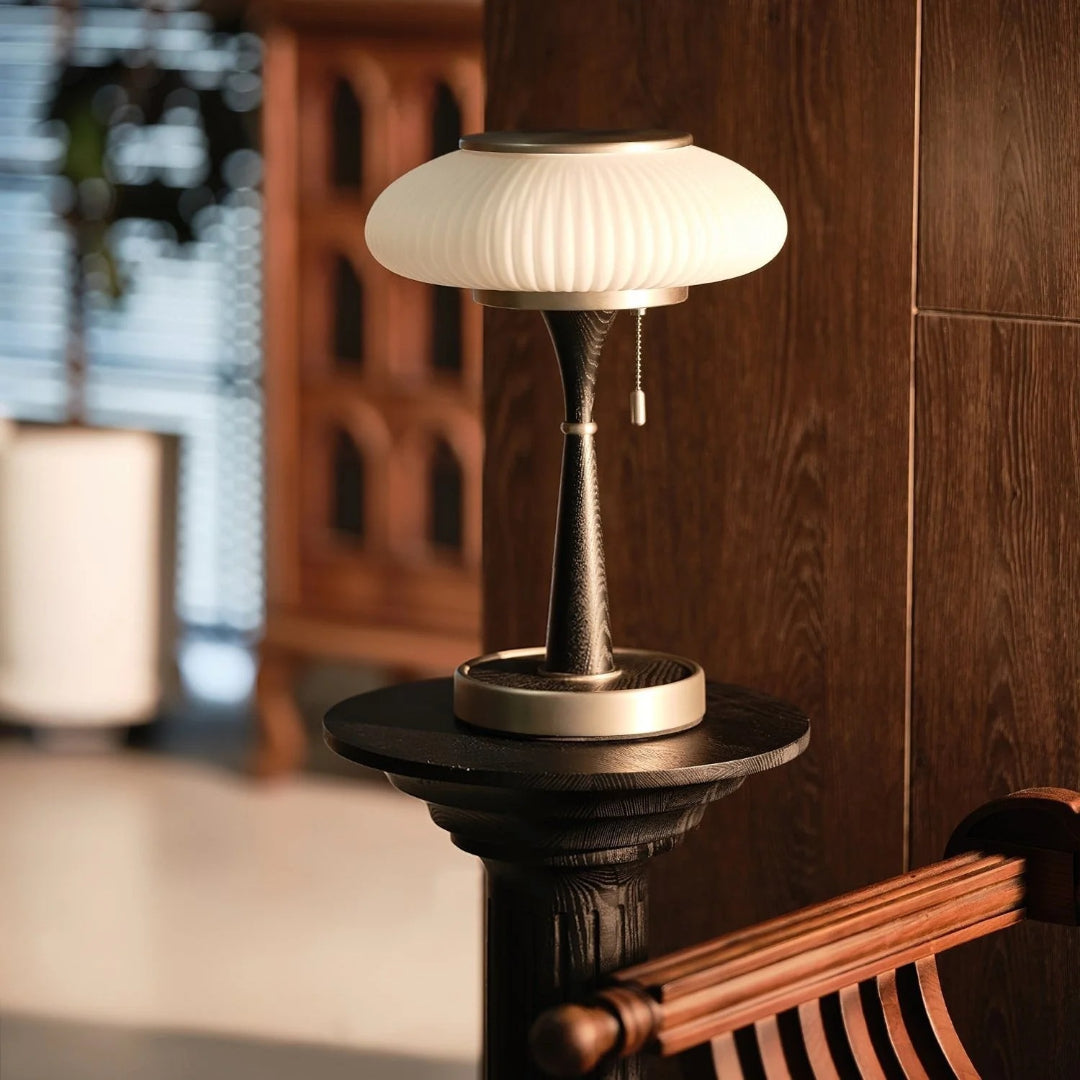 Retro drewniana lampa stołowa – widok produktu 9 | Nuvira Home
